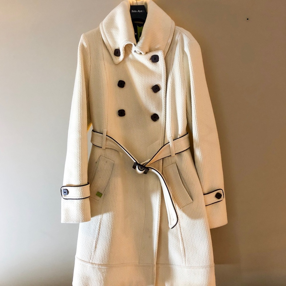 ⬇️🇨🇦 Soia & Kyo wool coat in cream w/ brown trim